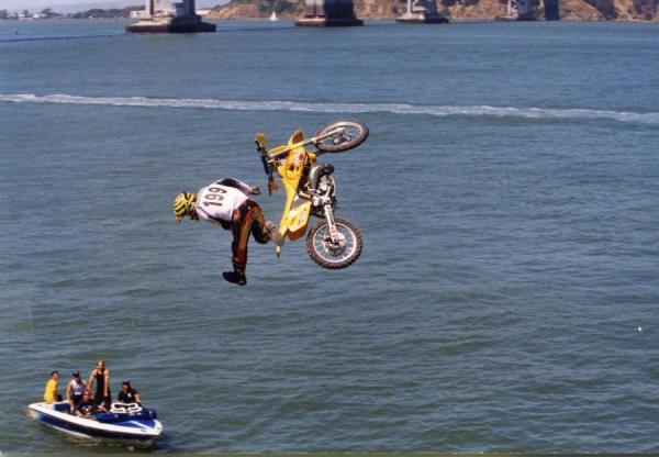 9885_pastrana_bay_jump99_600.jpg