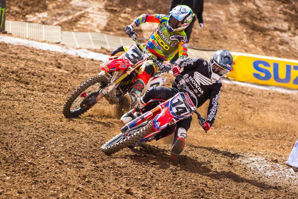 Seely and Tomac battle it out in the main.