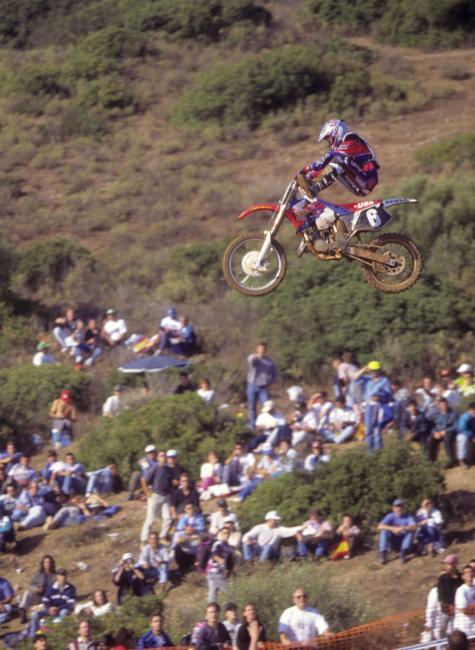 Steve Lamson greets the Spanish faithful and his competition with a heel-clicker on the big downhill triple.