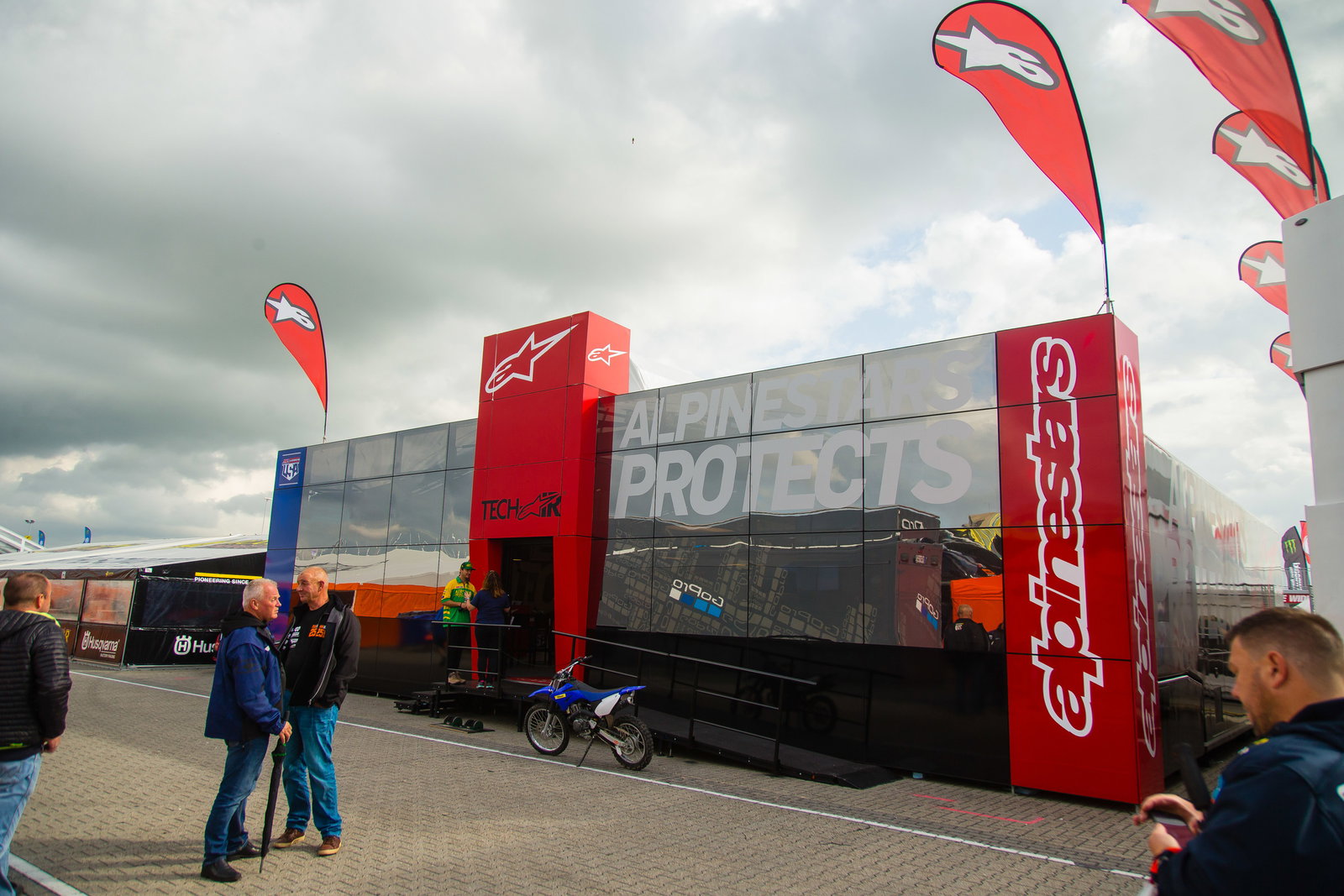 The Alpinestars rig.