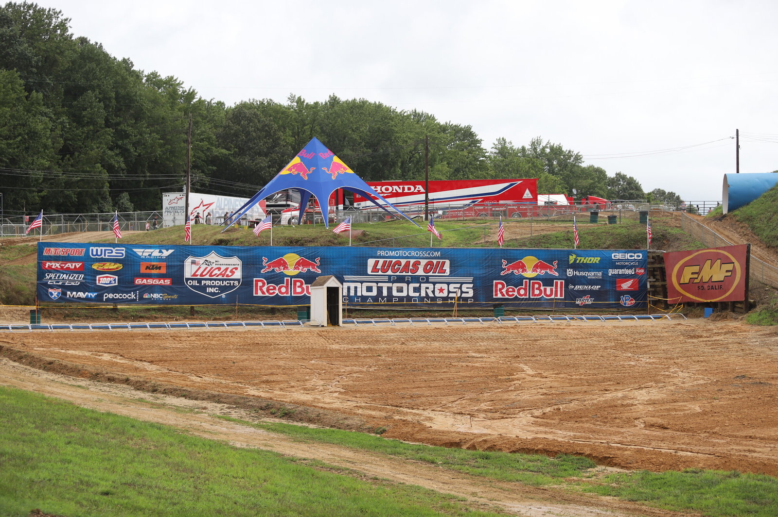 The starting straight.