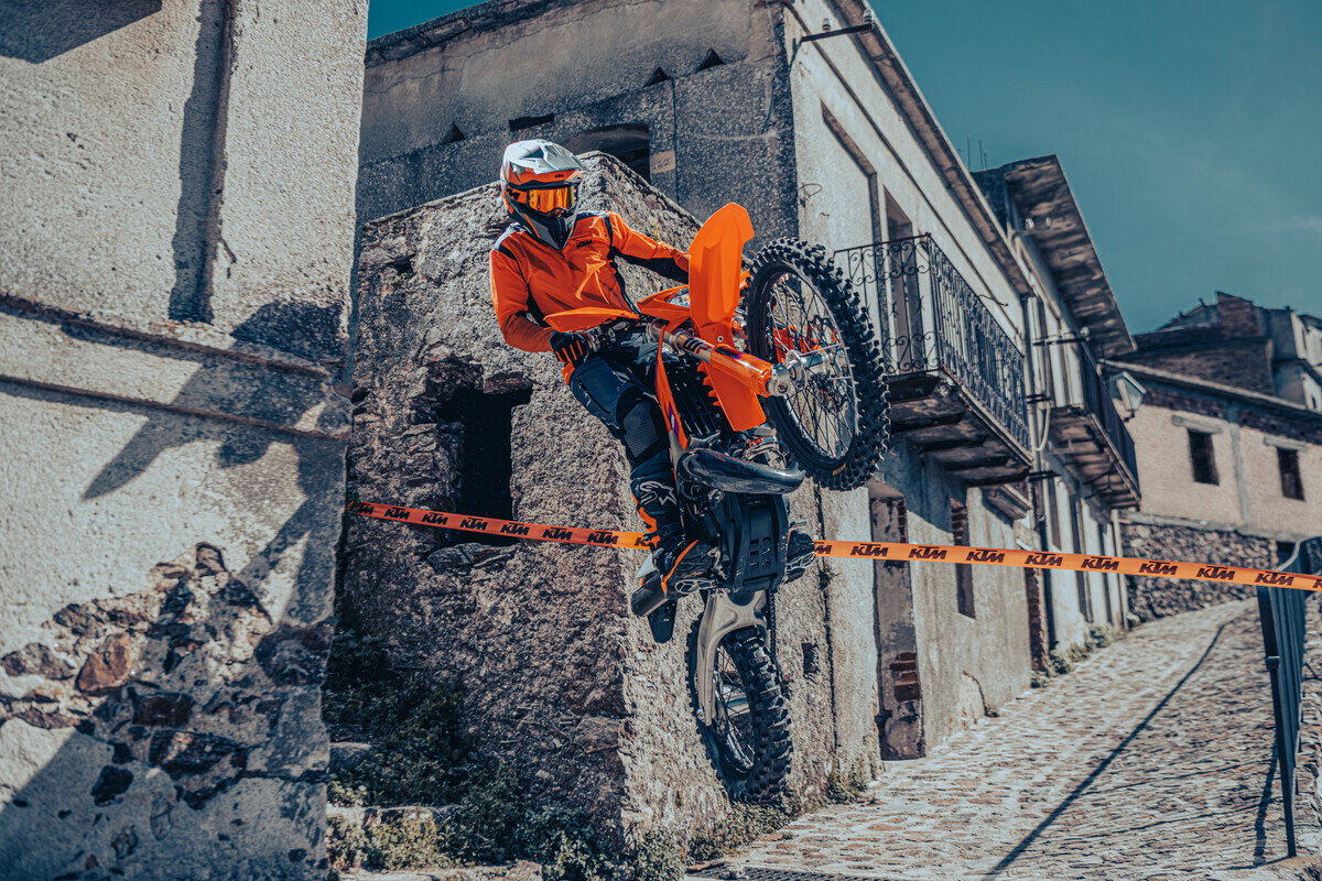 514234_MY24 KTM MY24 KTM 300 XC-W - Action - Cat B_EUROPE GLOBAL_CAT B-1