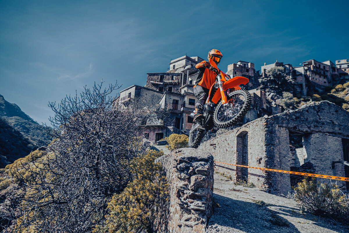 514279_MY24 KTM 300 XC-W - Action - Cat B - US_USA-1