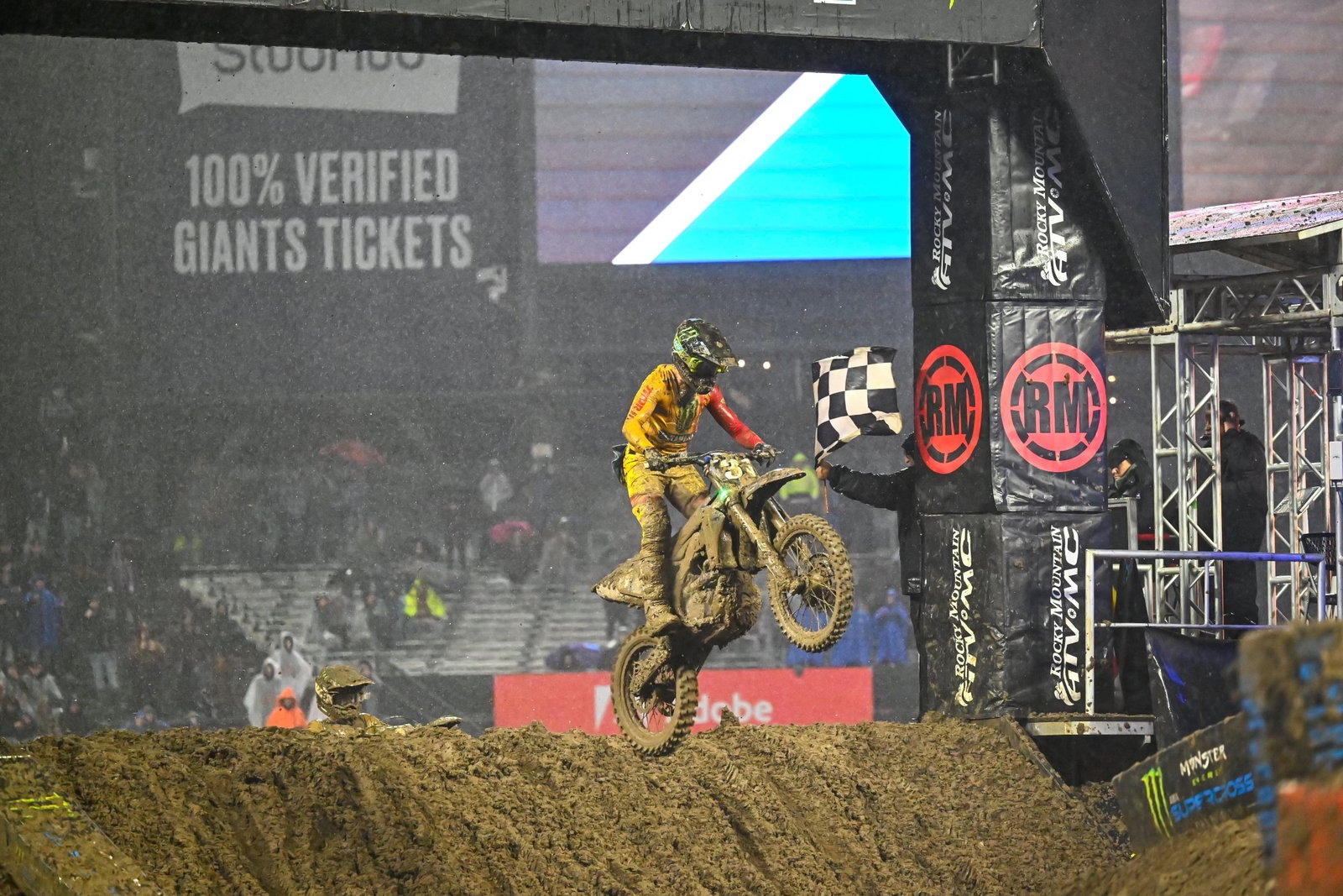 Jordon Smith taking the 250SX main event win!