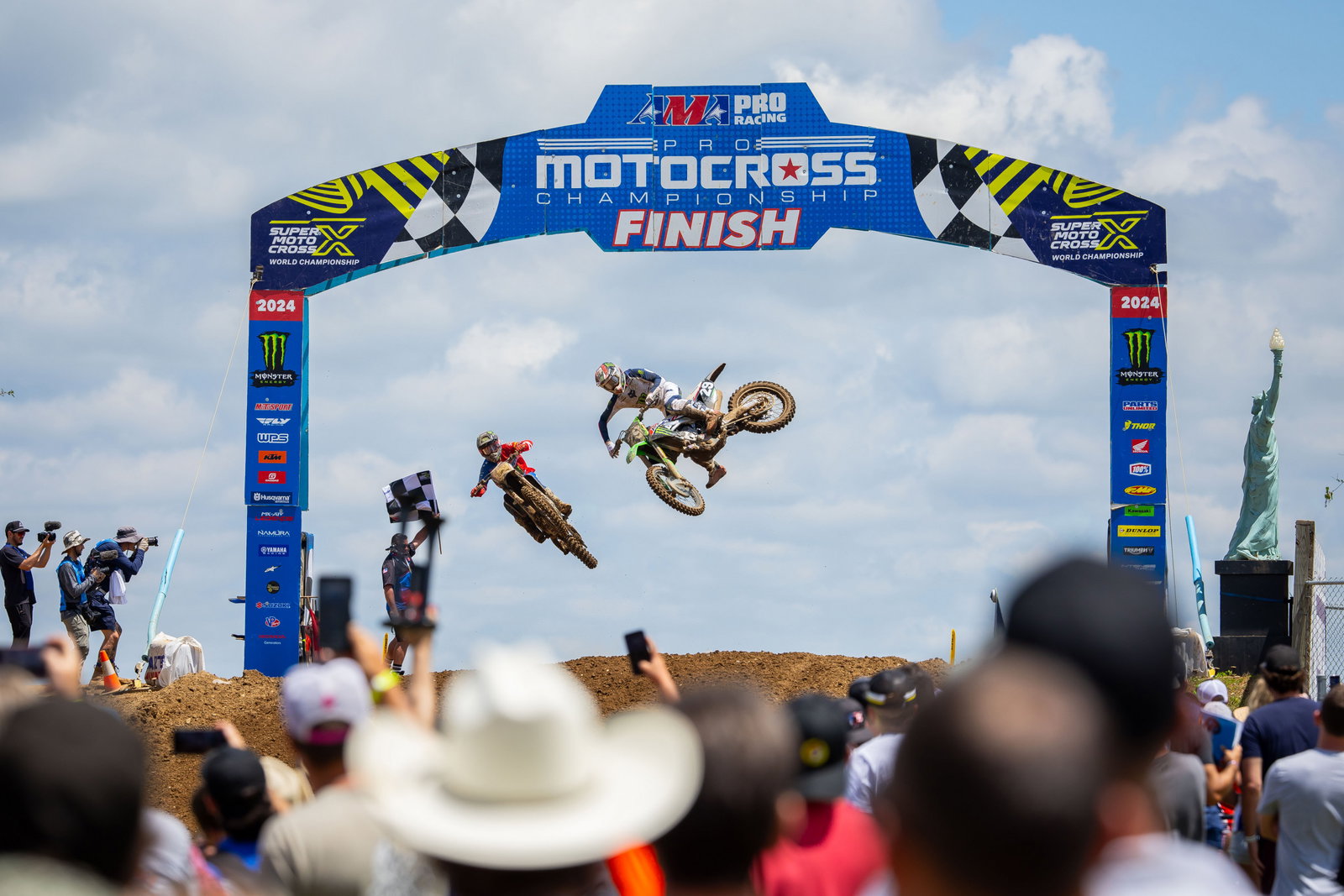 Masterpool and Deegan at the finish line!