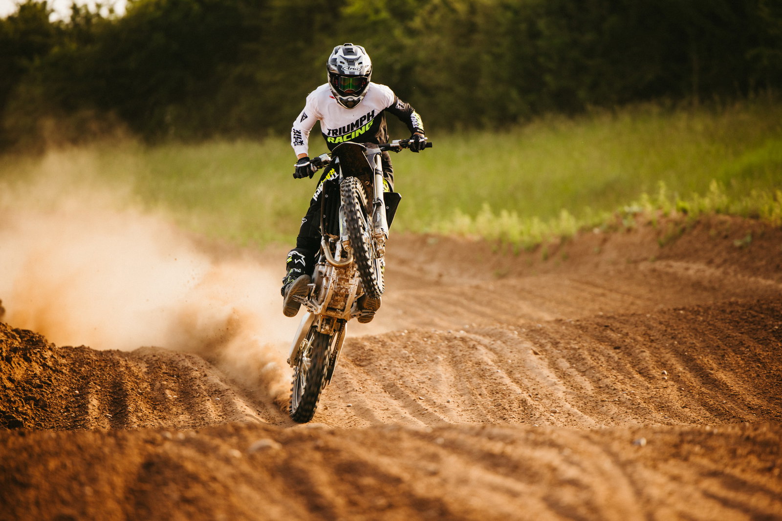 TF250X_ACTION_MY27-2