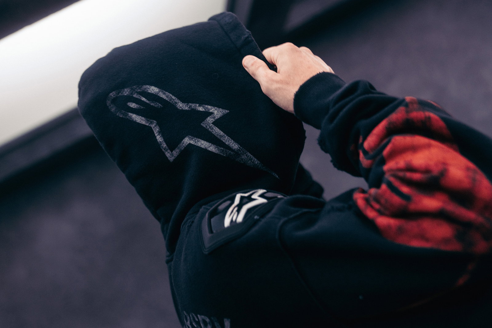 ALPINESTARSRSRV_REDBULL_ECOMM_IMAGE_WEB_22