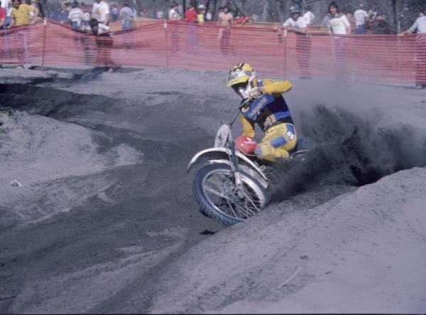 ￼￼￼￼Kent Howerton was the defending AMA 500 champ on Husqvarna but he also made a go of the 250 title early on.