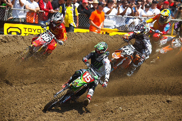 Dean Wilson showed speed all summer long in the 250 Class, here seen leading Jimmy DeCotis (66) and Chris Ploufe (233).