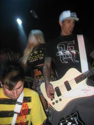 Carey Hart joined the Blair brothers on stage to play a tribute to his brother, Anthony Hart