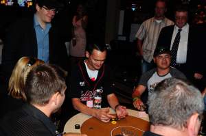 2006 World Series of Poker champion Jamie Gold watches over the shoulder of Jimmy Button