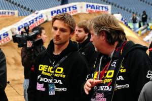 Brett Metcalfe (center) talks with team manager JC Waterhouse (right) during the Houston track walk.