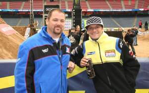 Here's Reedy and his old wrench Dave Dye, who's now the new AMA Technical Director. These two made sweet music together in 2003, winning the World SX title and bunch of races but not Budds Creek 1st moto. That was won by me and Ferry. 