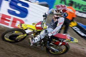 With 5 races in the books Chad Reed is still winless. Can he hold Bubba off?