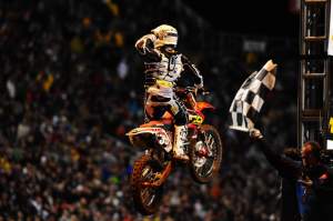Trey Canard grabs his first win of 2009