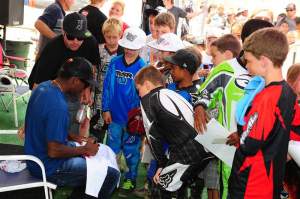 Stewart signs autograph for a bunch of motoheads.
