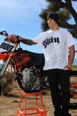 Mike Alessi signs with Skin Industries.