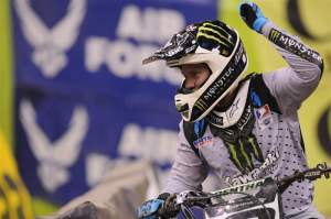 Ryan Villopoto won his third race in the last four to tie the points battle with Ryan Dungey.