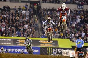 Kevin Windham leading a freight train of Davi Millsaps (18), Ryan Villopoto (2) and Ryan Dungey.