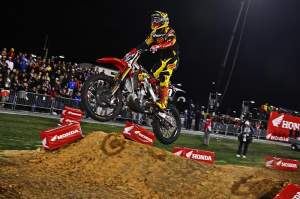 Justin Barcia had a hard time making up time in the Lites main, and he ended up climbing up to fifth by the end.