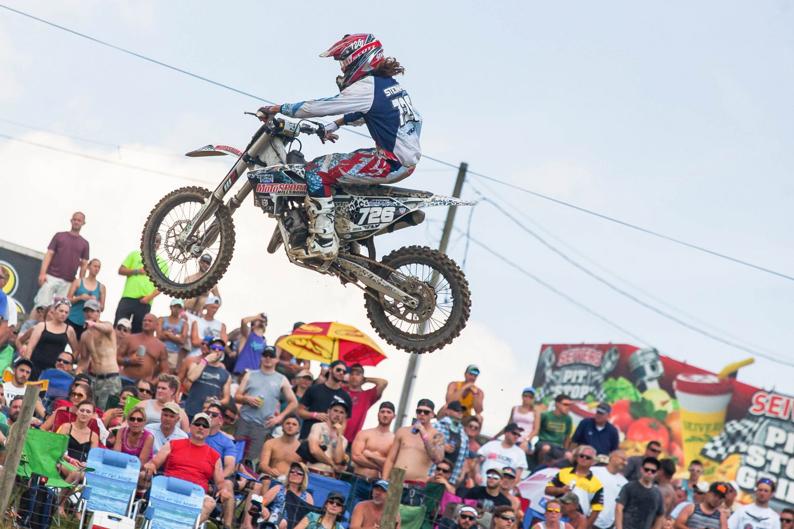 The fans are certainly enjoying watching Stank Dawg run the 125.