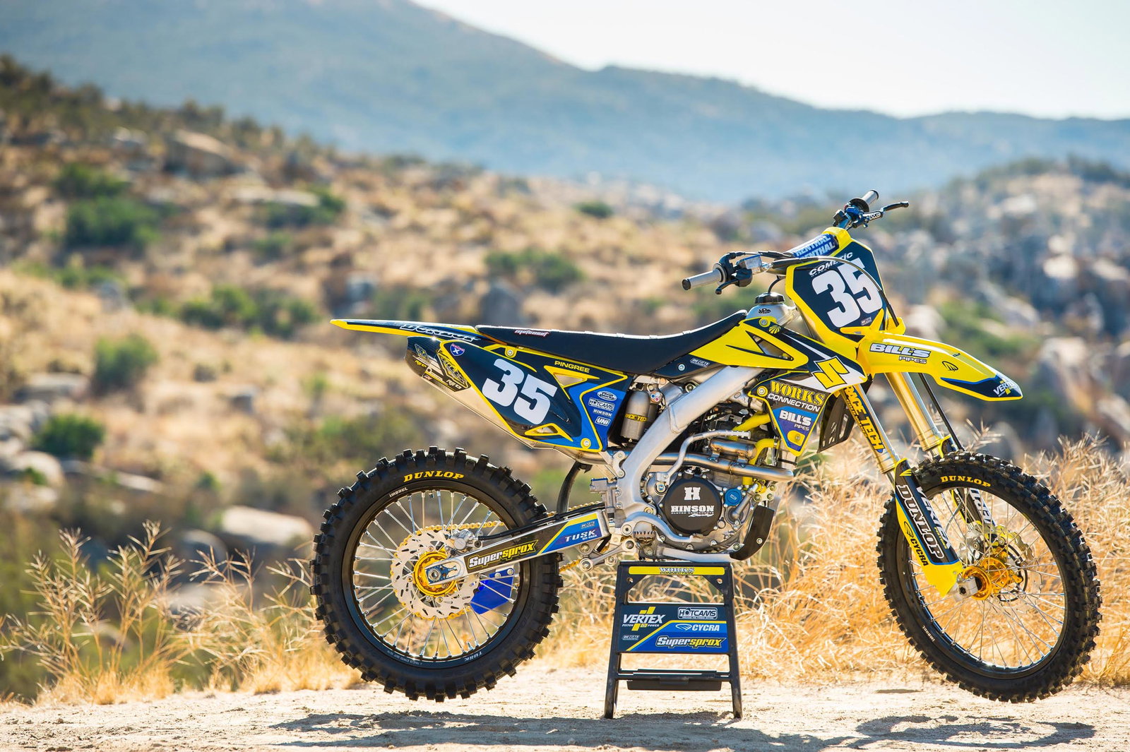 Racer X Films: Garage Build Suzuki RM-Z250 - Racer X