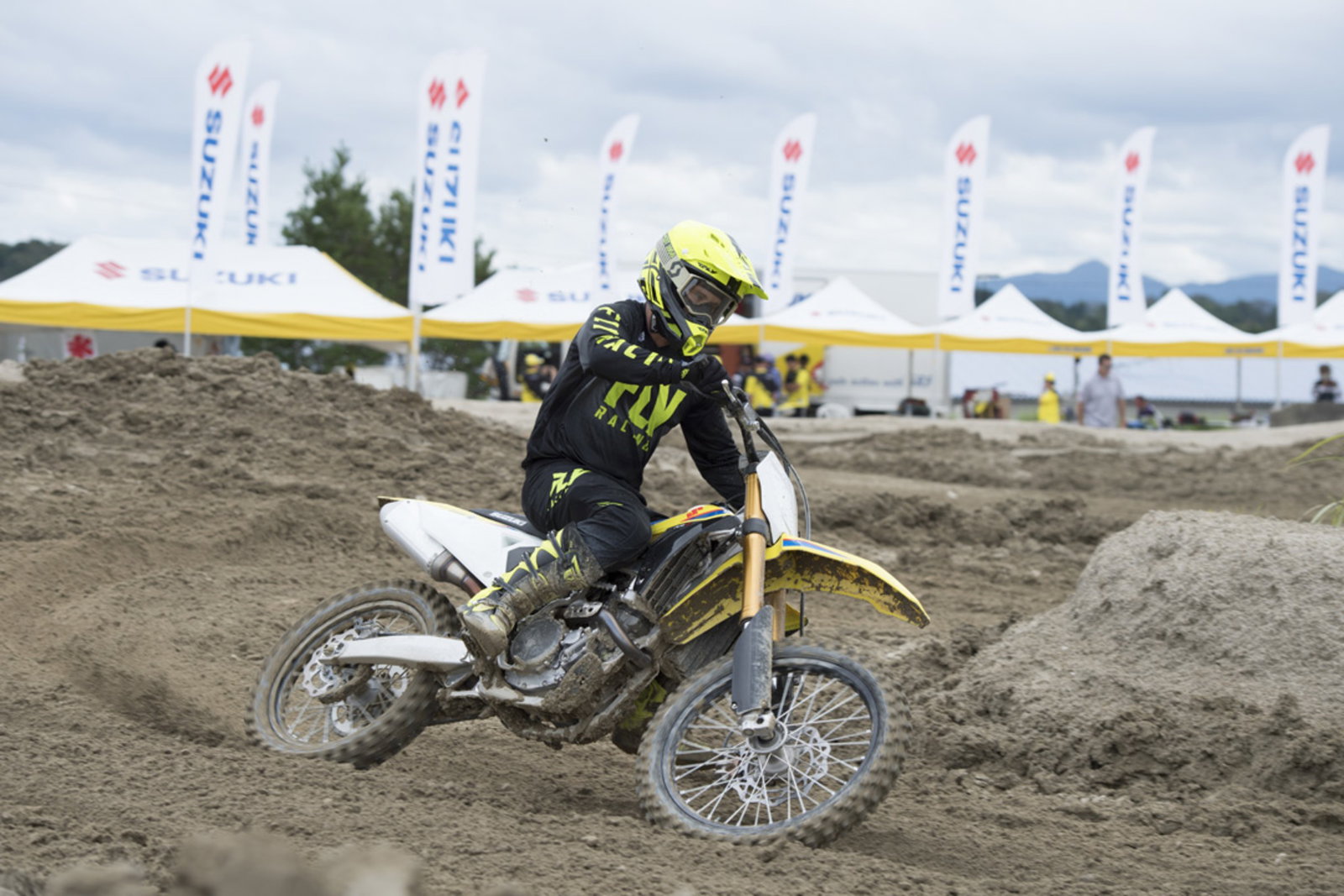 3 on 3: JT Rides the New RM-Z250