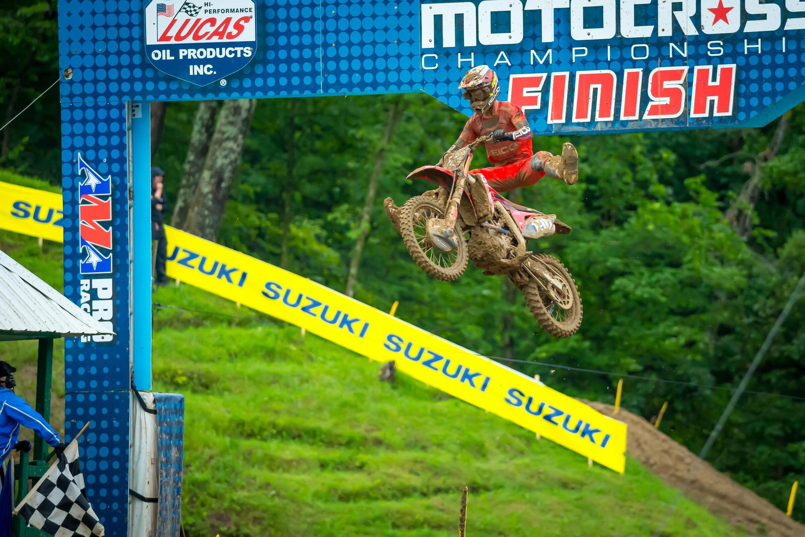 Hunter Lawrence winning the first moto at the 2019 Spring Creek National.