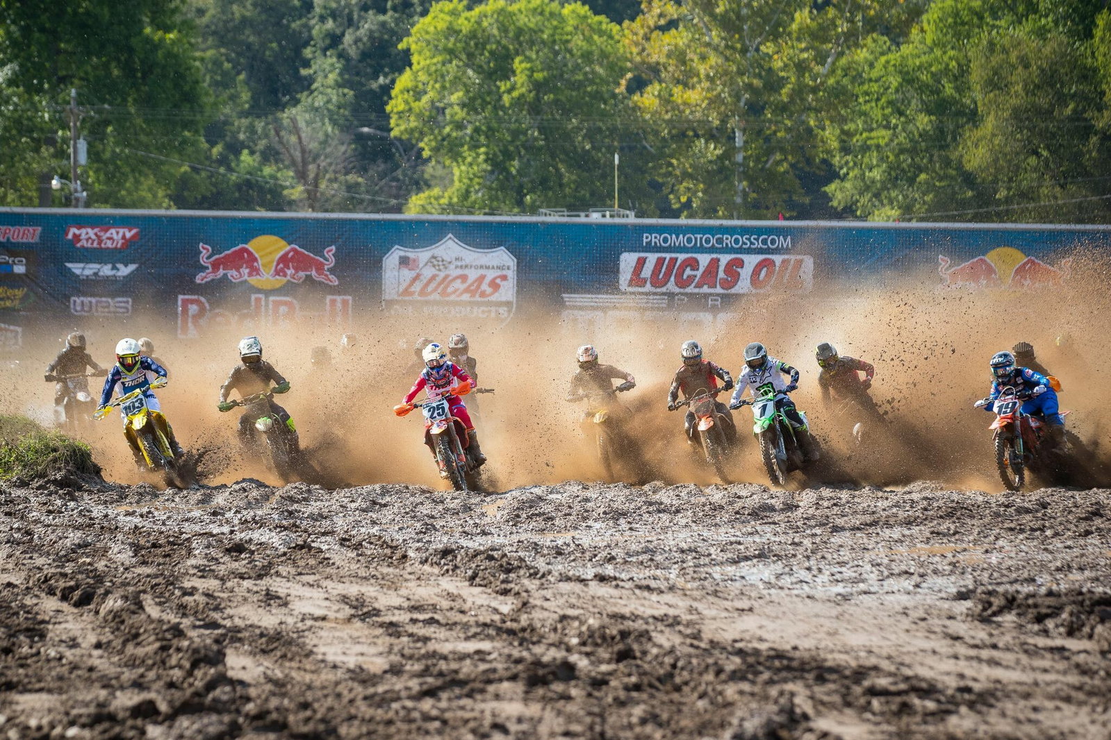 The land rush to the start in 450 Moto 2.