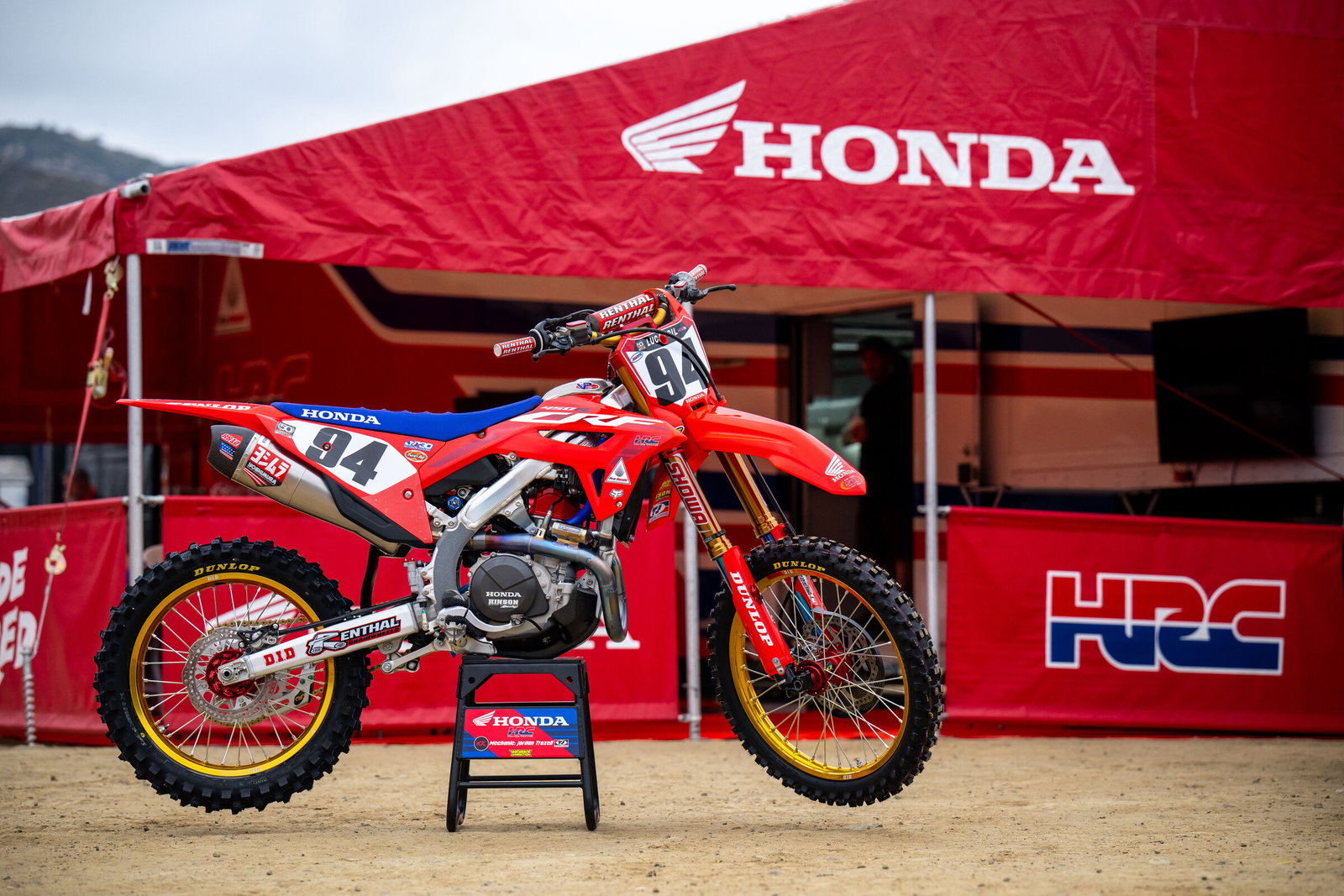 Ken Roczen's retro looking Honda.