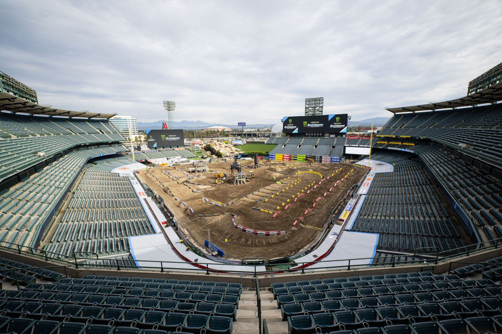 Race Day Feed: Anaheim 1