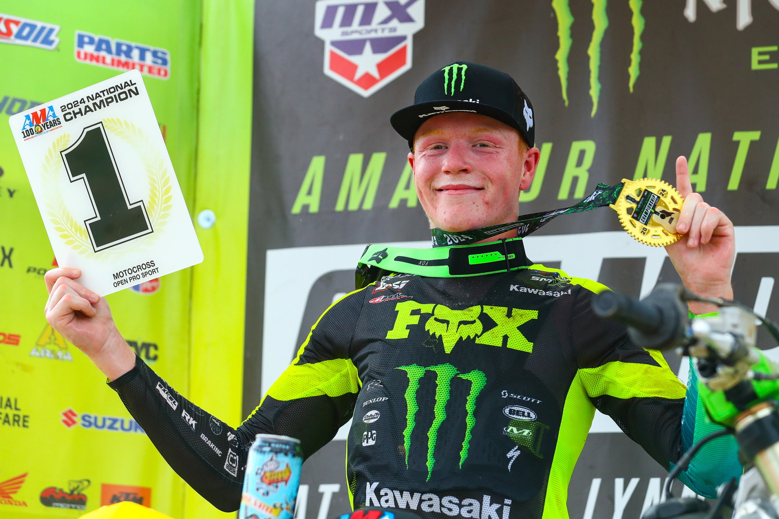 Drew Adams Wins Horizon Award at 2024 Loretta Lynn's, Turning Pro