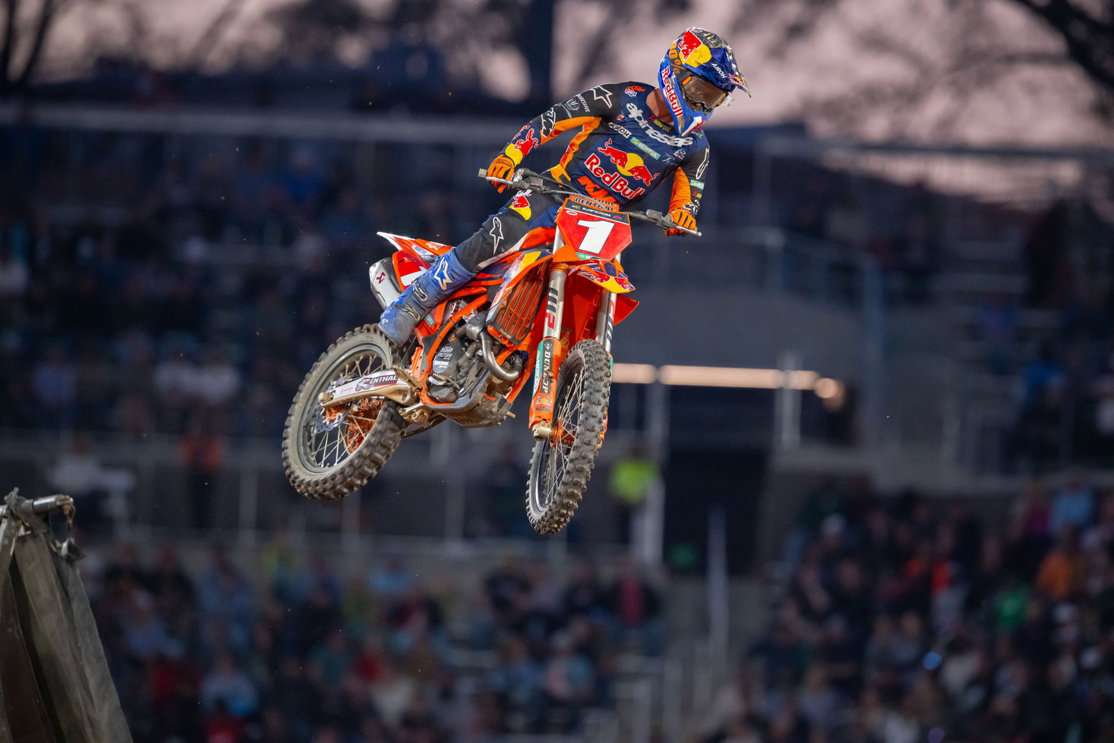 10 Storylines to Follow In Foxborough: Sexton vs Webb, Weather, and More
