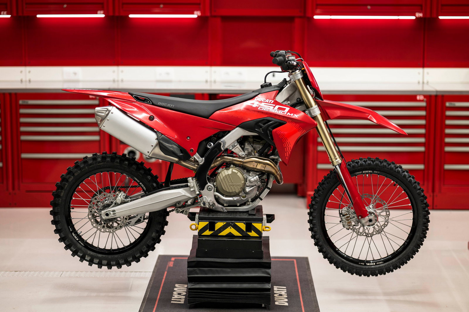 Ducati Desmo450 MX