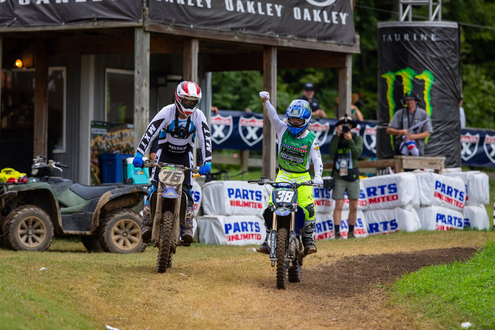 Stephen Culture beats Kevin Windham to the checkered flag!