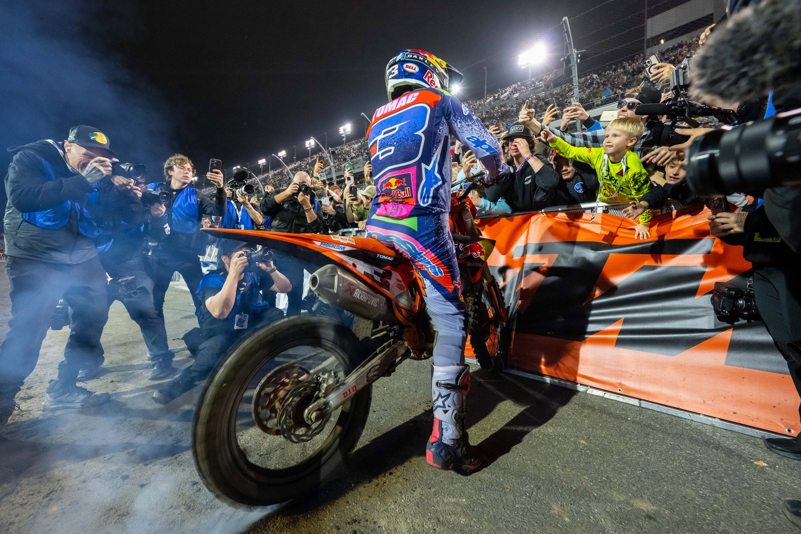 Eli Tomac, Seth Hammaker Grab 2026 Daytona Supercross - Racer X