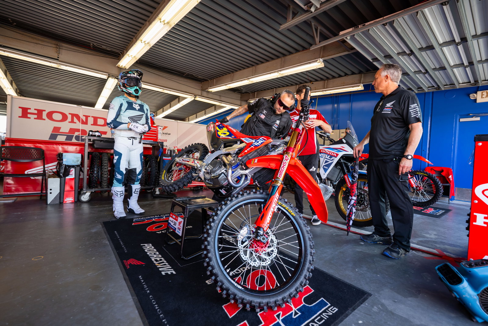 How Similar is Jo Shimoda's Honda CRF250R in 2026 Supercross Compared to 2025?