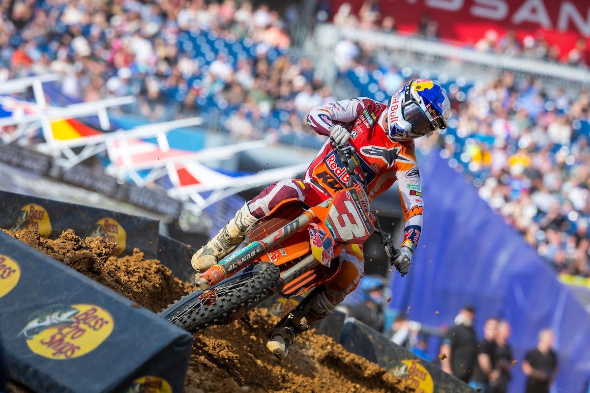 Nashville SX Review Podcast: Was Scoop the Wrong Call for Tomac? Roczen's Ride a Sign?