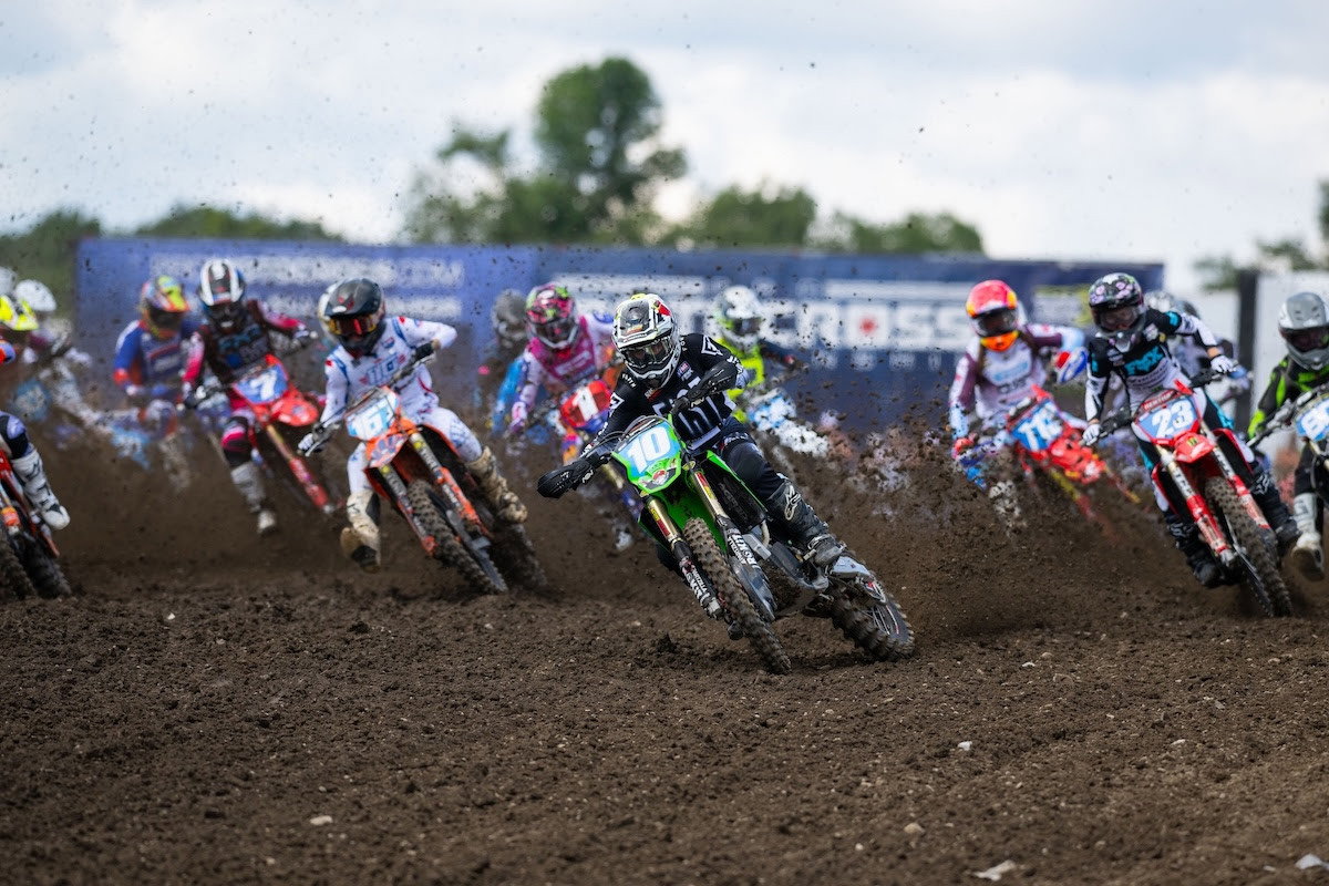 The second moto started with Taylah McCutcheon [#10] at the head of the field, but Turner [#1] once again made her way to the front and sprinted to victory.