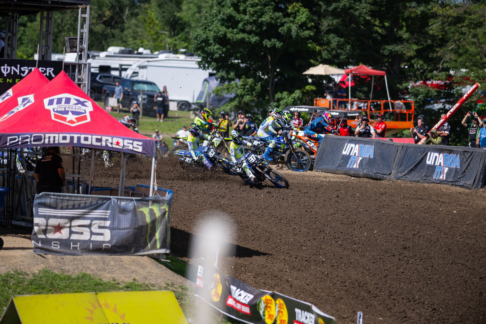and Kitchen is off the track while Davies takes off with the holeshot.&nbsp;