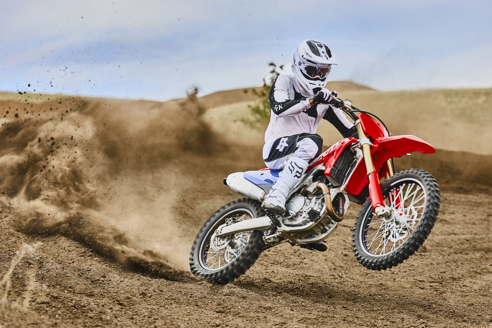 CRF450R_Action_MY27_27969_rt_highres