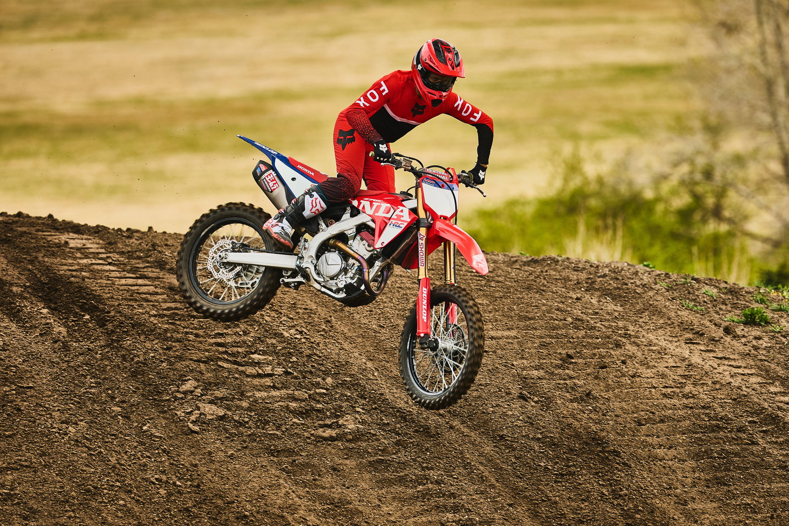 CRF250RWE_Action_MY27_27137_rt_highres