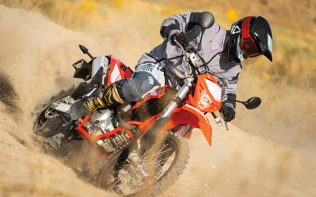 Electric start, Spark arrestor, Michelin Enduro Competition tires (DOT Approved)