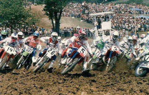 Johnson (5) and O'Mara (3) charge into the first turn in 1986. That's Danny Storbeck (19) on the outside.