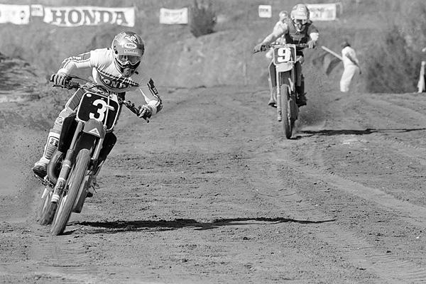 Honda's 125cc champion-in-waiting George Holland leads Suzuki's Erik Kehoe at Gainesville.